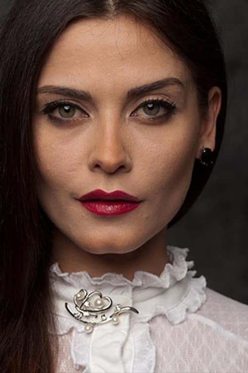 İpek Bağrıaçık photo