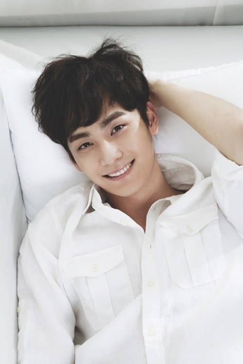 Jo Yoon-woo photo