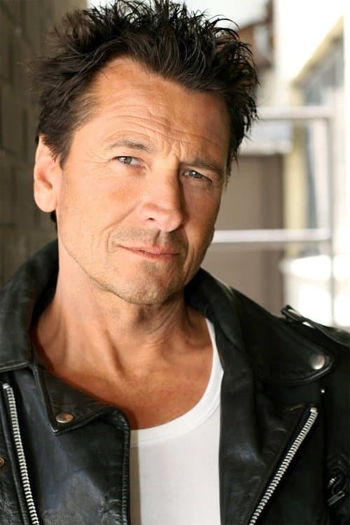 Mark Lindsay Chapman photo