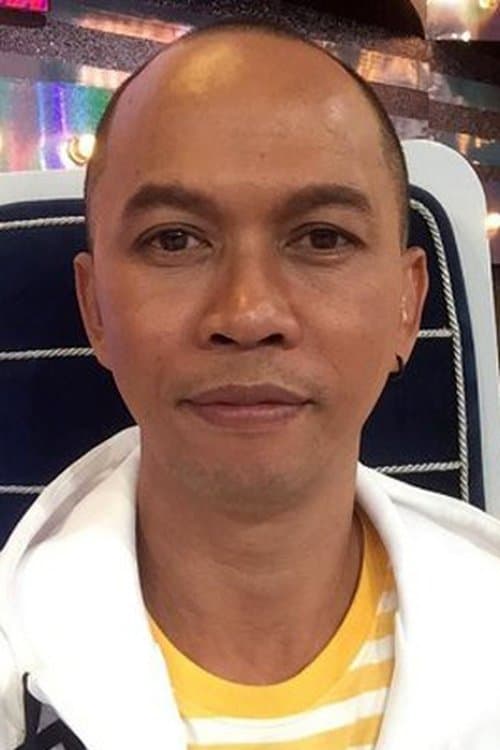 Somjit Jongjohor photo